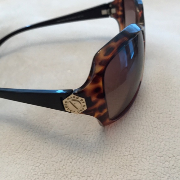 Marc Jacobs Sunglasses - Picture 3 of 4